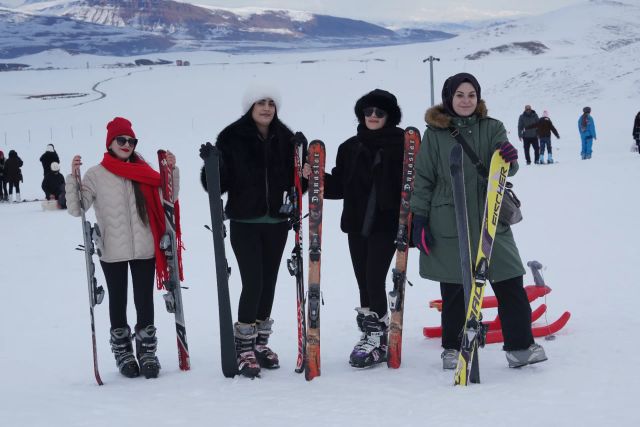 Van Yaşamaz, Yaşatır: 