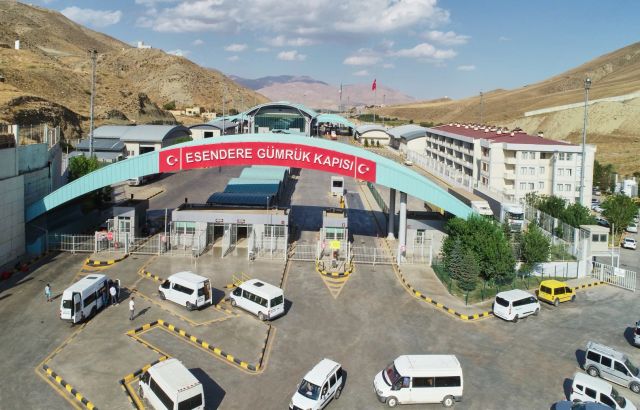 Türkiye ve İran'ı birleştiren; Kapıköy ve Esendere Gümrük Kapısı