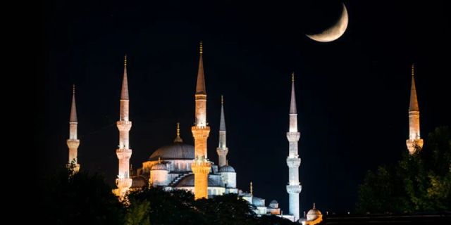 Ramazan Başlıyor: İlk Sahur Bu Gece, İlk Teravih Bu Akşam Kılınacak