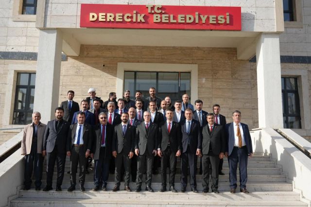 Kravat Çok, Hizmet Yok!